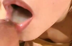 Thưởng thức phim khiêu dâm Zoophilia với miệng nóng